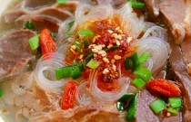 鴨血粉絲湯風靡南京，哪家最正宗？老味道揭秘！