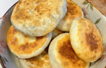 金黃酥脆餡餅如何風(fēng)靡全國(guó)？創(chuàng)新傳統(tǒng)結(jié)合，餡餅也能成創(chuàng)業(yè)爆點(diǎn)！