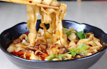 刀削面創(chuàng)業(yè)熱潮來(lái)襲！傳統(tǒng)美食怎么爆火？新式刀削面揭秘！