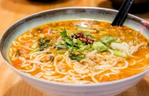 云南小鍋米線爆火！創(chuàng)業(yè)如何脫穎而出？秘訣速看，錯(cuò)過(guò)等哭！