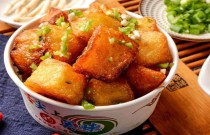 鍋巴土豆廣告招牌圖怎么設(shè)計(jì)？觸動(dòng)人心，吸引眼球，速來學(xué)技巧！