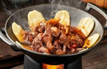 地鍋系列爆火！創(chuàng)業(yè)者如何獨(dú)樹一幟？背后商機(jī)與挑戰(zhàn)！