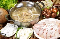 椰子雞火鍋的做法：清甜鮮美，一鍋養(yǎng)生