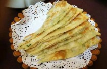 學(xué)做蔥油餅去哪里學(xué)？選對(duì)培訓(xùn)，快速掌握技巧！