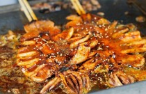 鐵板魷魚哪里學(xué)最好？深度解析四大學(xué)習(xí)途徑，選對(duì)機(jī)構(gòu)才能輕松開店！