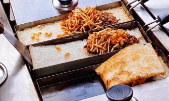 擺攤鍋巴飯怎么做？配方做法全解，學(xué)會輕松開攤賺錢！