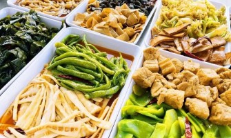 鴨貨素菜都有啥？搭配全了，擺攤顧客一口接一口！