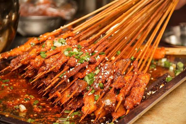冷鍋串串怎么做才入味？來廚仟藝學(xué)正宗技術(shù)！