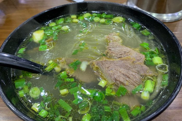 牛肉湯店投資費(fèi)用詳細(xì)分析，如何降低成本提高利潤(rùn)？