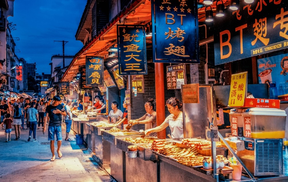 從技術(shù)到經(jīng)營(yíng)，學(xué)小吃不僅是學(xué)做菜，更是學(xué)做生意。