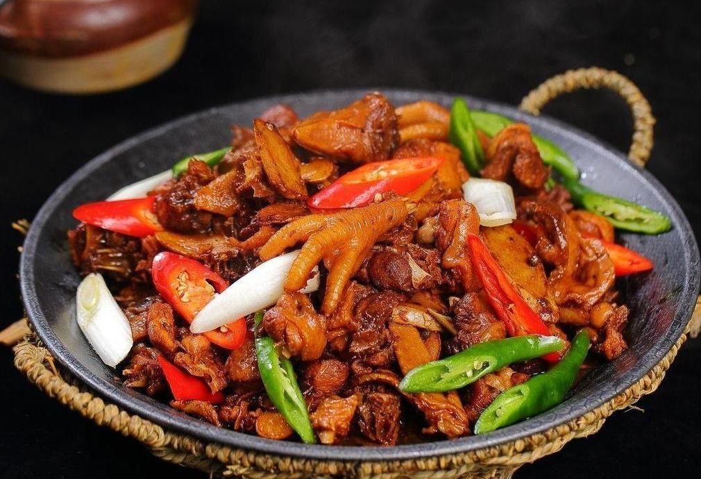 精準(zhǔn)技術(shù)傳授，快速上手鐵鍋雞，打造你的餐飲品牌。