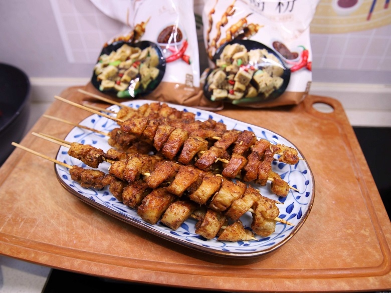 烤面筋做法獨(dú)家揭秘，輕松掌握核心技術(shù)，迅速吸引食客。