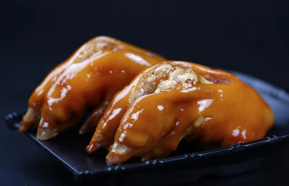 鹵豬蹄制作全攻略，學(xué)會正宗口味，口感香濃！