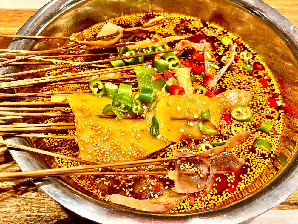 缽缽雞哪里學(xué)？想學(xué)缽缽雞技術(shù)？一站式教學(xué)帶你從零到開(kāi)店