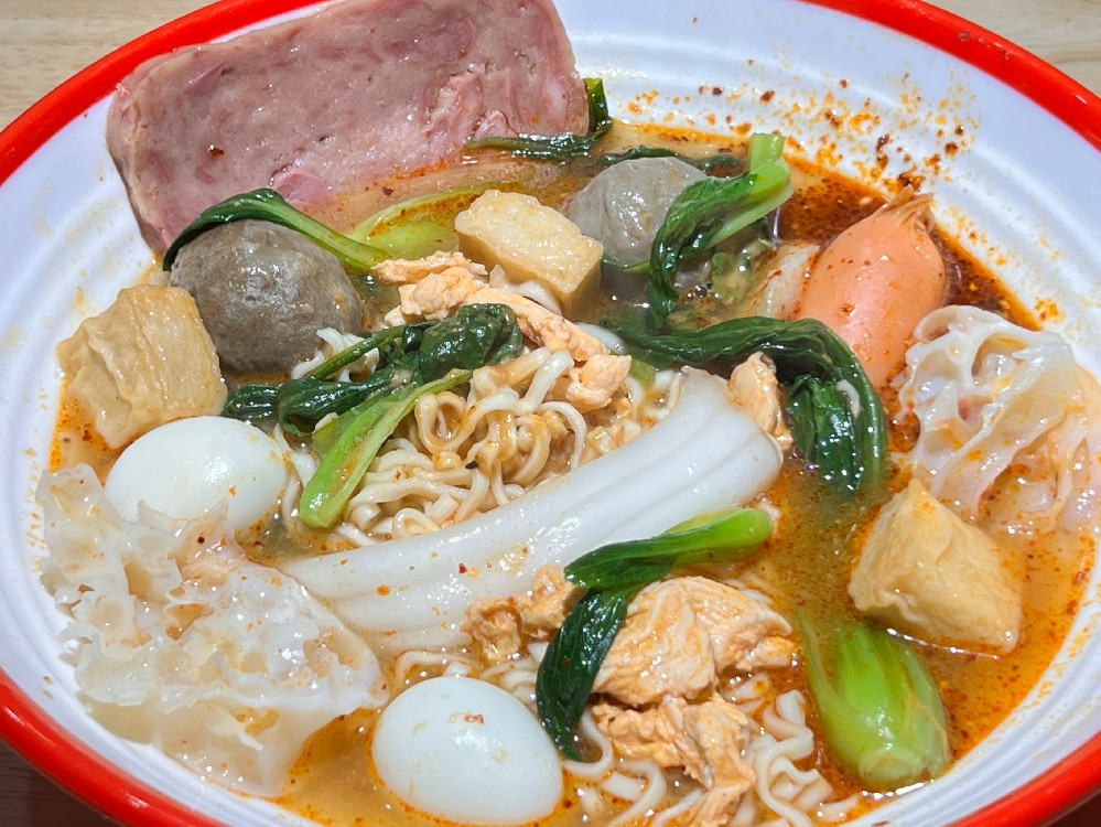 正宗麻辣燙技術(shù)培訓(xùn)去哪學(xué)？學(xué)會(huì)這些技巧，開店創(chuàng)業(yè)走得更遠(yuǎn)！