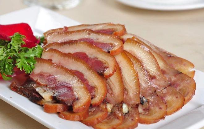 豬頭肉制作技術(shù)培訓(xùn)多少錢？揭秘學(xué)費(fèi)、技巧和開店關(guān)鍵！