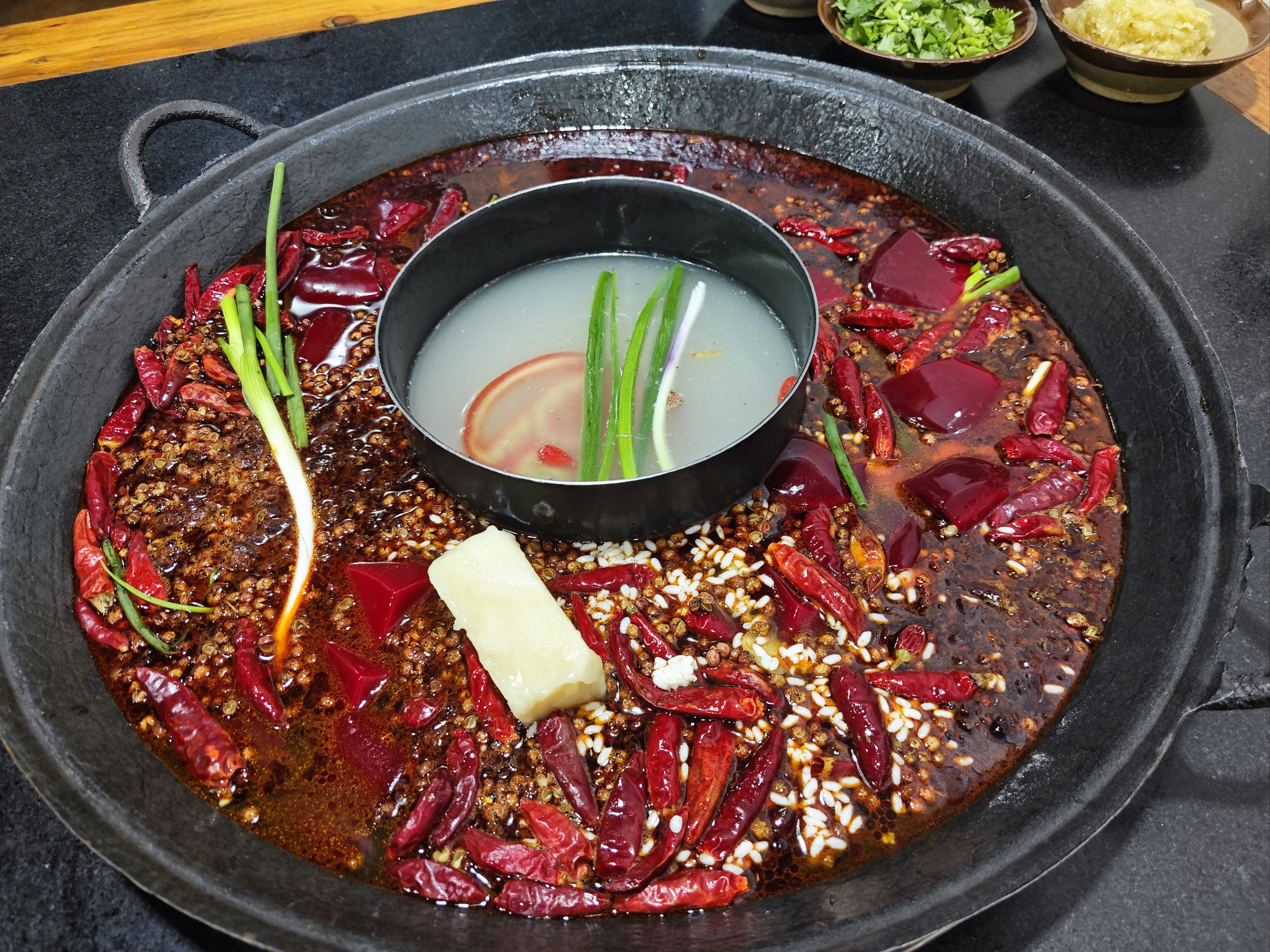 學(xué)火鍋培訓(xùn)一般需要多少錢？這幾點(diǎn)費(fèi)用你得清楚！