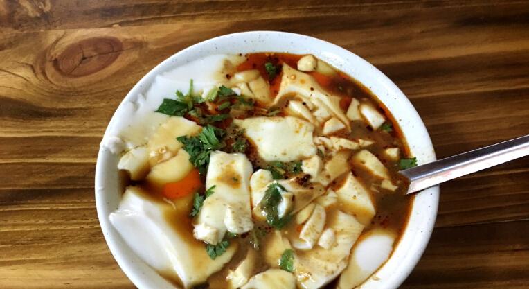 一斤豆子出幾碗豆腐腦？學(xué)技術(shù)真輕松，小本起步也能賺！