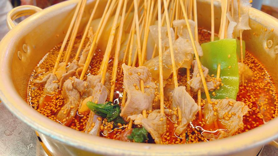 冷鍋串串放什么菜好吃？選對(duì)菜品一夜爆單，擺攤賺錢翻倍不是夢(mèng)！