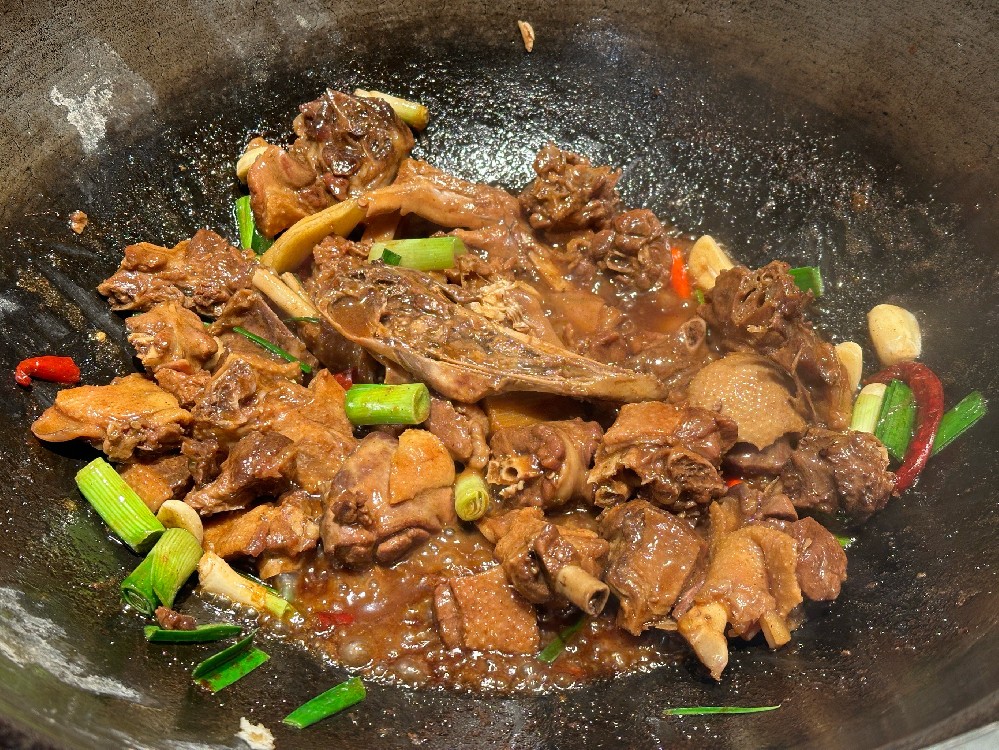 地鍋雞怎么做最正宗？掌握秘方，一鍋就能翻本，擺攤賺錢真不難！