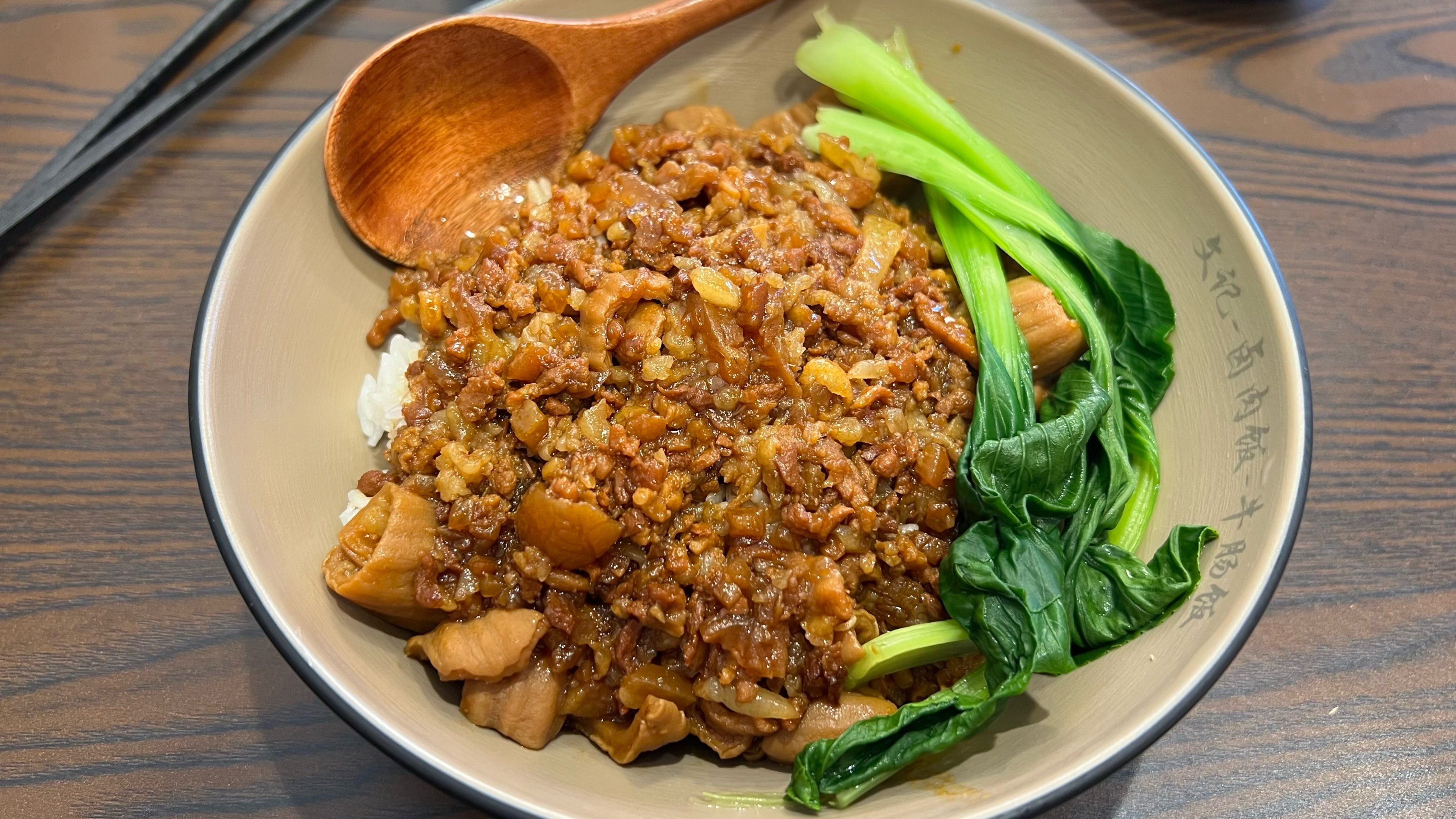 想開(kāi)一家鹵肉飯店：投資成本、利潤(rùn)分析，新手創(chuàng)業(yè)如何快速回本？