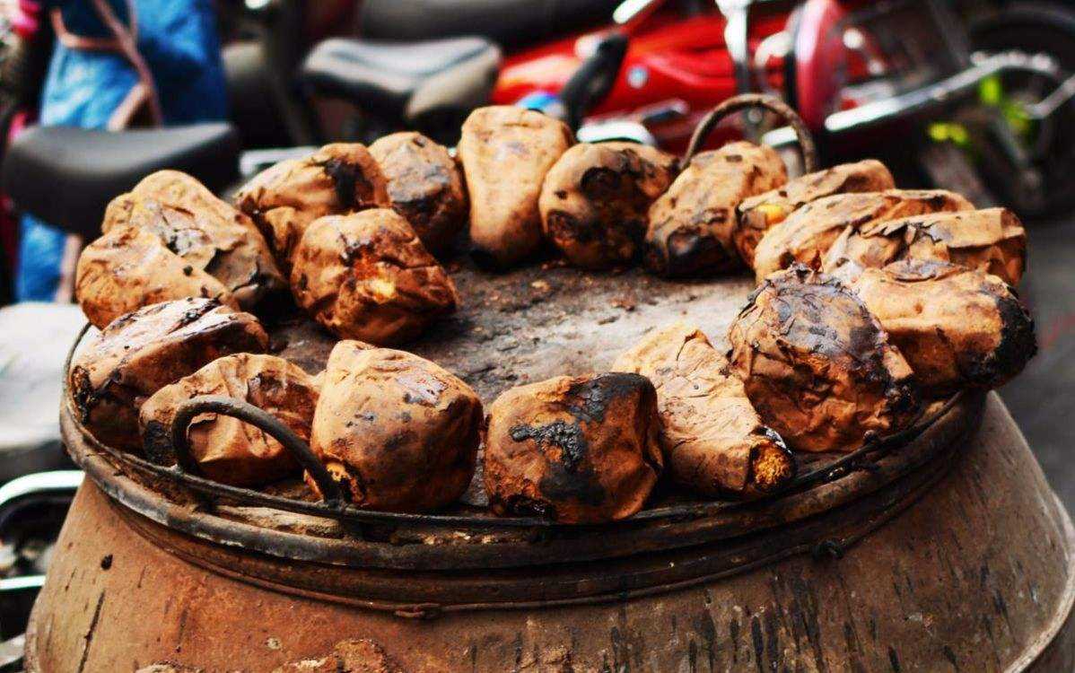 哪里可以學(xué)烤地瓜？教你掌握地?cái)偙蠲胤?，做出香甜流油的地瓜? title=