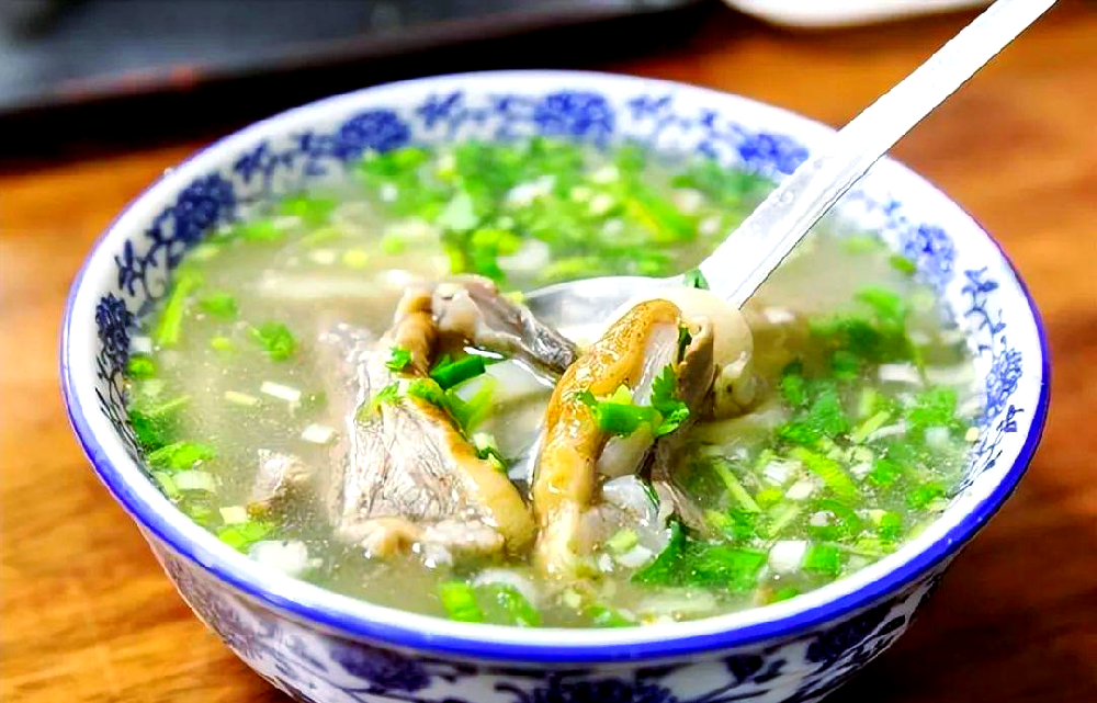 單縣羊湯的做法和配料？掌握這幾點，湯白味正不膻，輕松出好味！