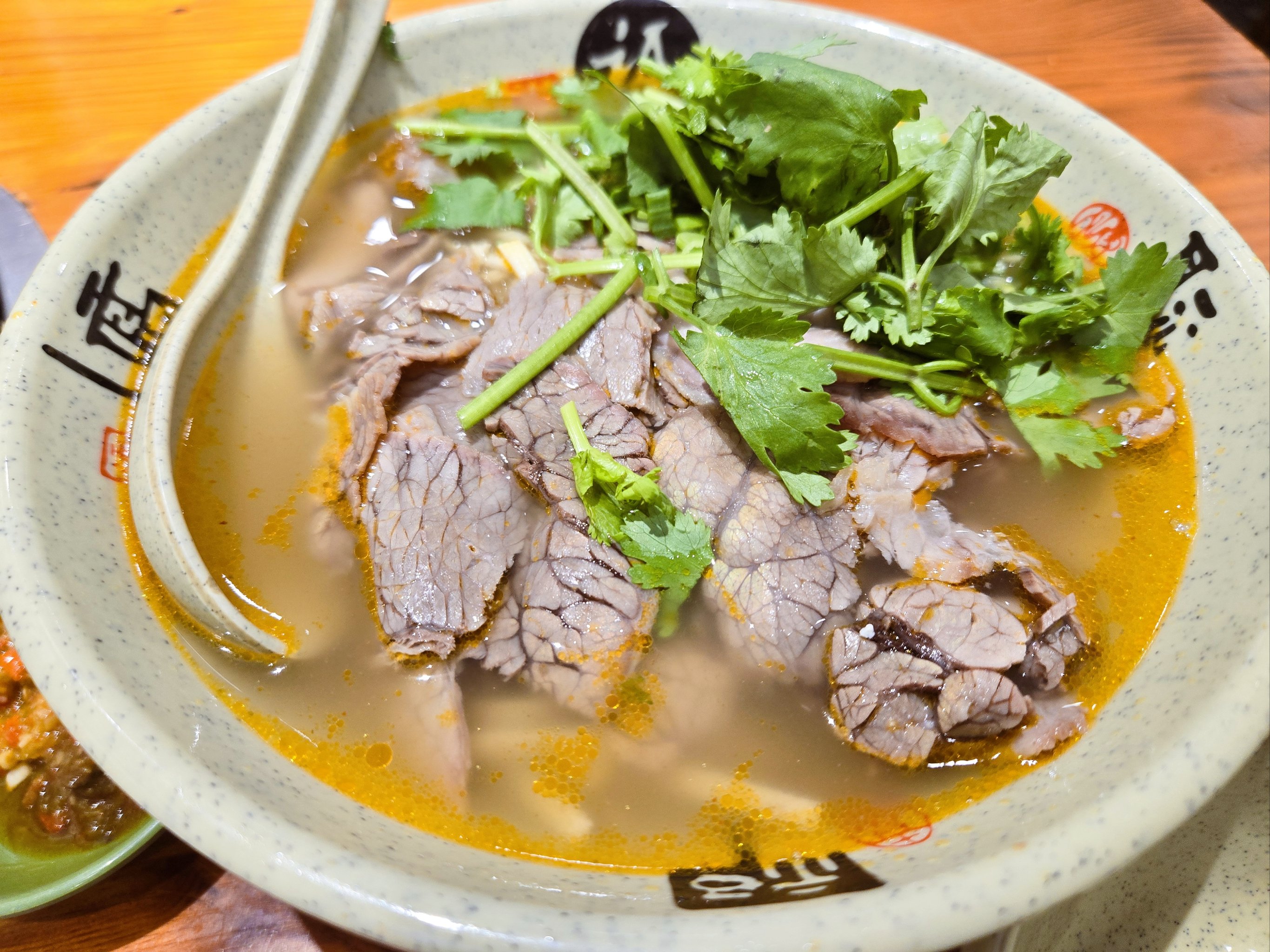 牛肉粉的湯做法及配方揭秘？香濃湯底怎么熬，味道才夠地道！