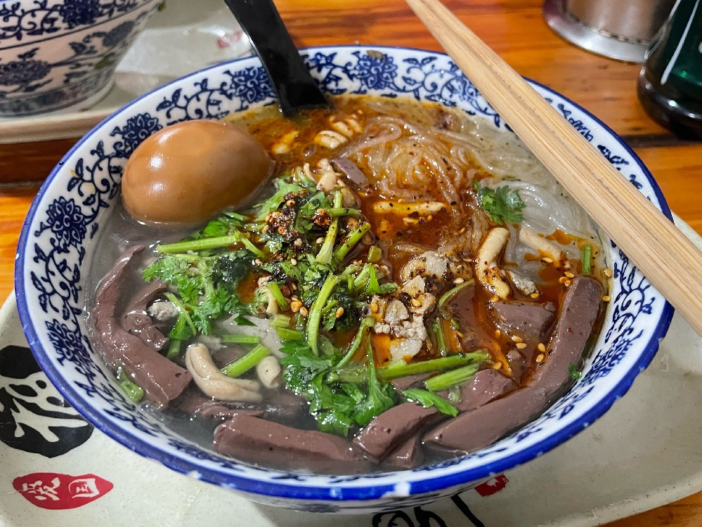 學(xué)鴨血粉絲湯一般學(xué)費(fèi)多少？掌握正宗做法不難，關(guān)鍵是找對(duì)地方！