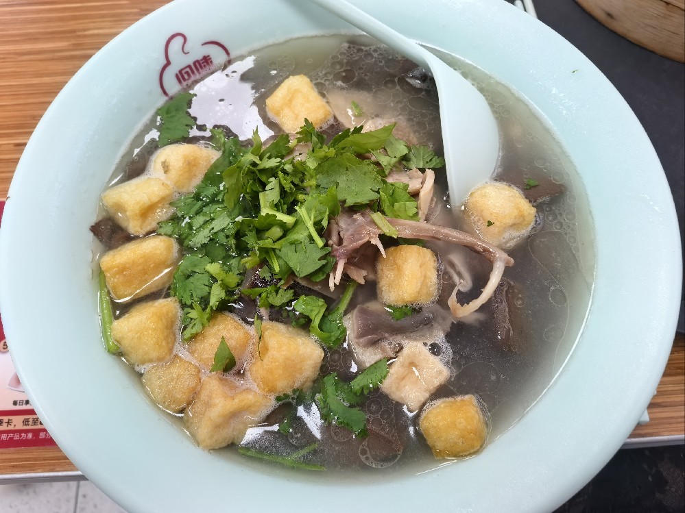 鴨血粉絲湯的地道做法原來有門道？香濃鮮滑的秘訣都藏在這一碗湯里！