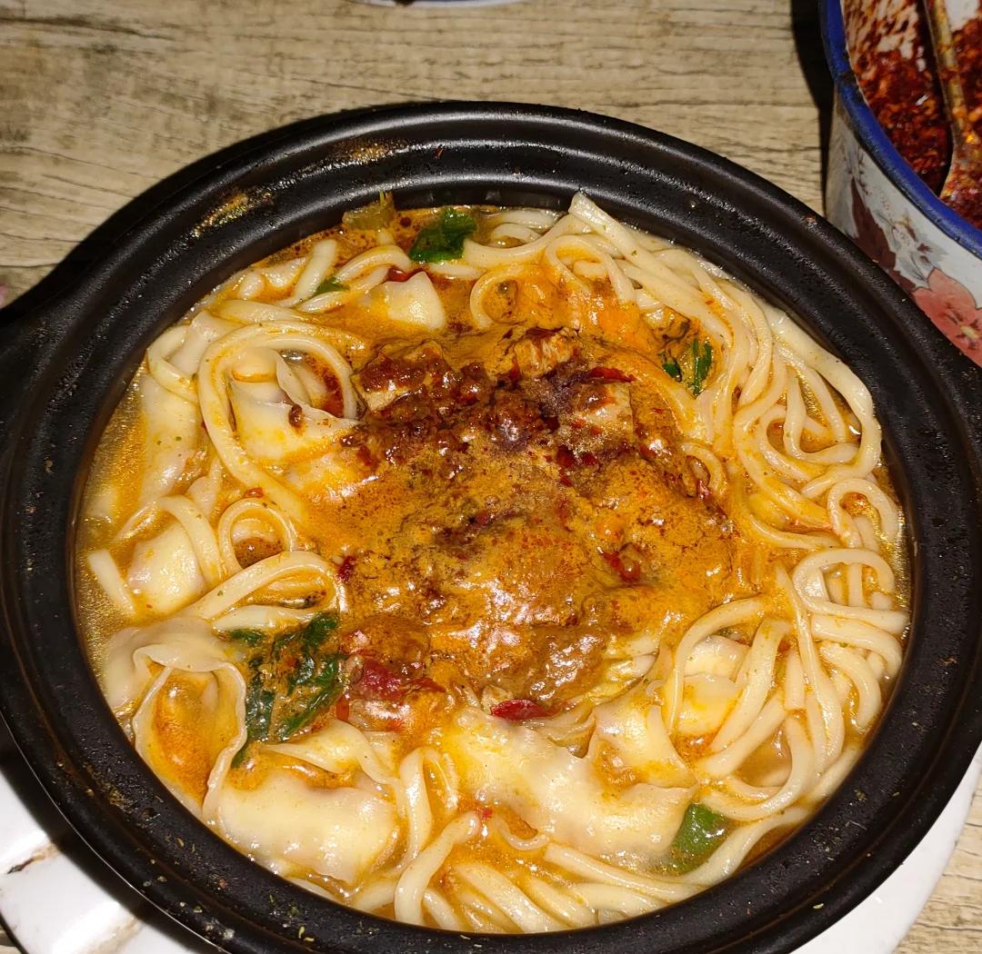 砂鍋面培訓(xùn)去哪學(xué)正宗？選對地方學(xué)真技術(shù)，味道穩(wěn)定才是開店關(guān)鍵！