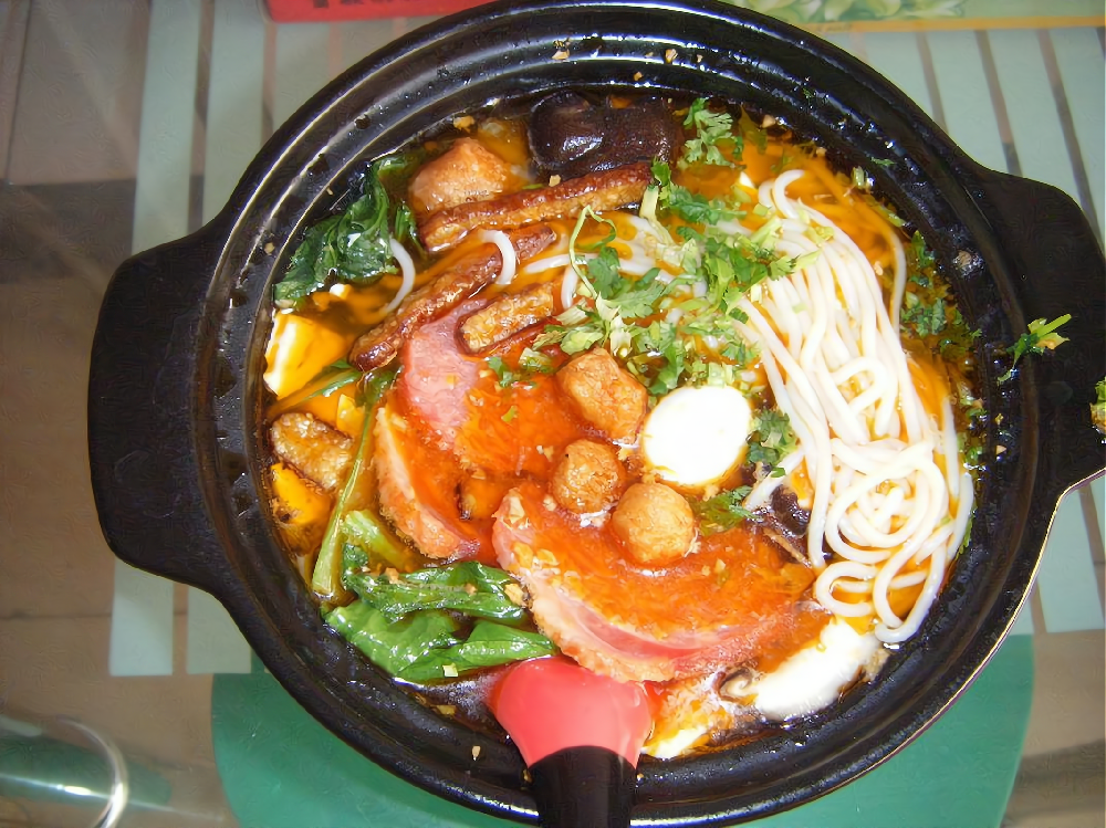 特色砂鍋米線培訓哪家好？從湯底到出餐一學即會，創(chuàng)業(yè)路上少走彎路！