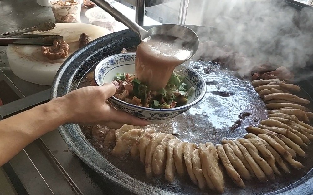 鹵煮火燒要不要現(xiàn)做？提前鹵好再現(xiàn)場(chǎng)拼裝可以嗎？