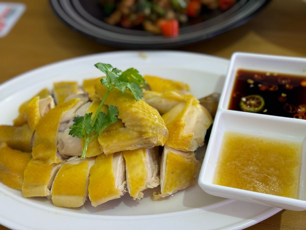 白斬雞用什么雞才能出攤就賣光？選對(duì)品種和處理方法很關(guān)鍵