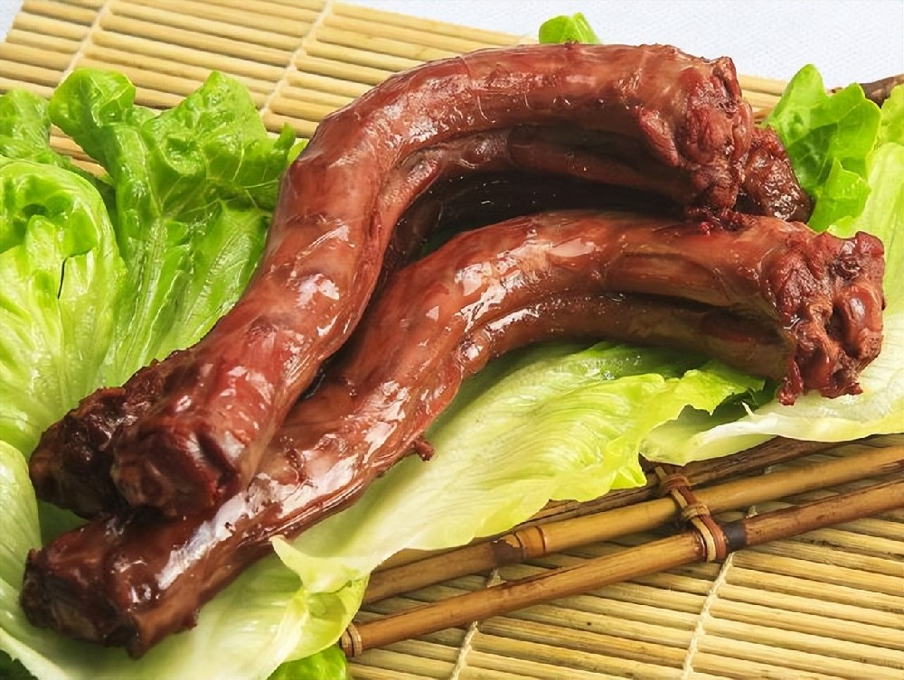 鴨脖子的做法和配料難在哪？關(guān)鍵步驟解析，再給你可執(zhí)行方法！