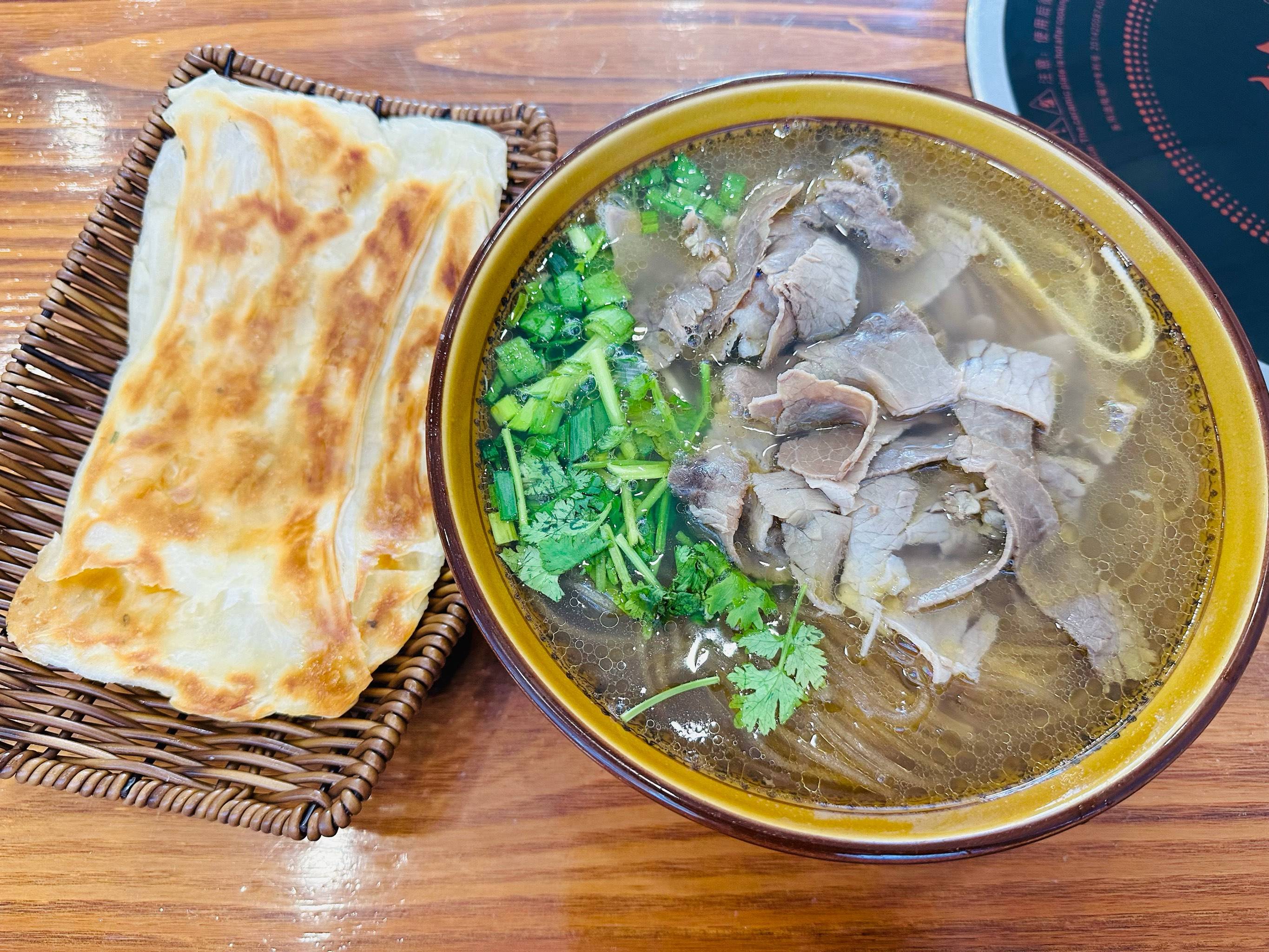 淮南牛肉湯到哪里學(xué)靠譜？技術(shù)好學(xué)不？普通人也能輕松掌握！