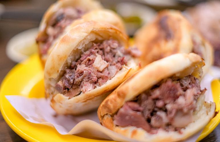 正宗河間驢肉火燒培訓(xùn)怎么學(xué)？核心技巧揭秘，讓你輕松入門！