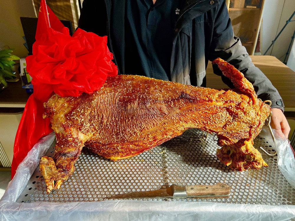 哪里有學(xué)烤全羊的？學(xué)技術(shù)選校避免走彎路全解析