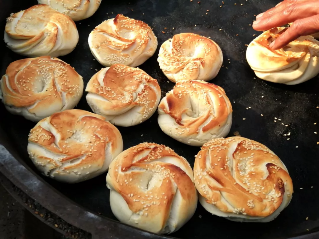 老式馬蹄燒餅做法難嗎？從配料到出爐一步步講清楚適合新手學(xué)