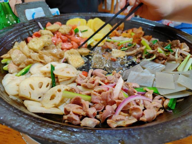 貴州烙鍋正宗做法是怎樣的？從原料到火候，把關(guān)鍵細(xì)節(jié)說(shuō)透