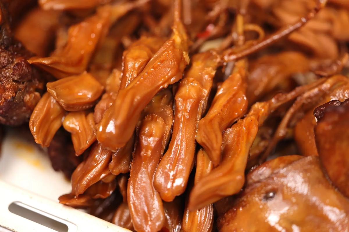 東明去哪學(xué)鹵味？別只盯著“就近”，真正會(huì)選的人早就跑遠(yuǎn)一點(diǎn)學(xué)技術(shù)了