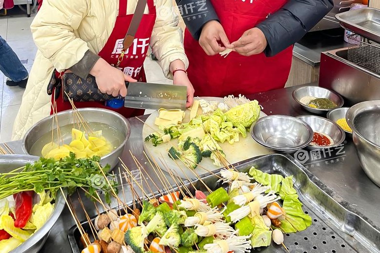 學(xué)炸串一般學(xué)費多少錢？價格差距為什么這么大，想入行的人更該關(guān)注這些關(guān)鍵點