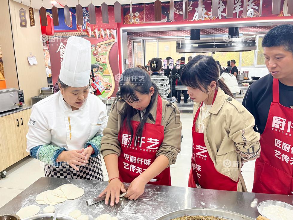 早餐包子鋪加盟哪家好？想做早餐包子生意的人，先看清加盟和學(xué)技術(shù)的差別