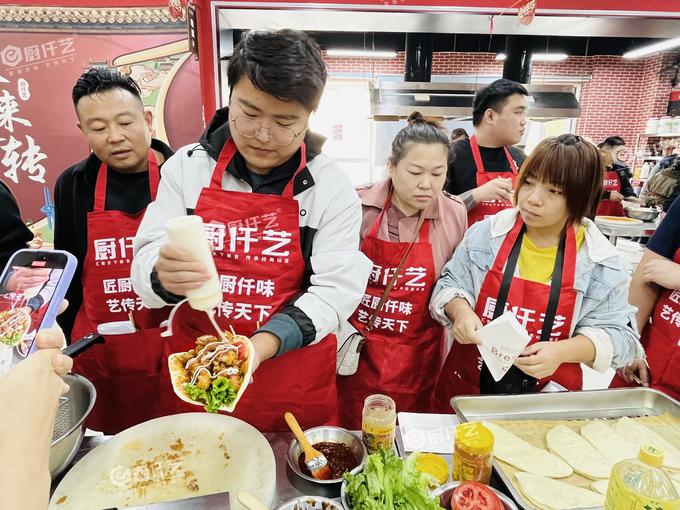 炸雞饃怎么做才能既好吃又能賣(mài)得動(dòng)？新手總是做不穩(wěn)定，其實(shí)問(wèn)題不在配方而在這幾步