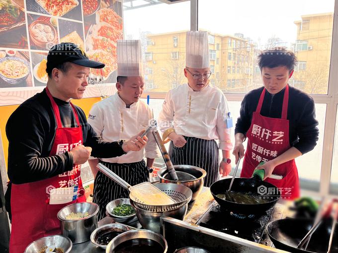 萬州烤魚培訓(xùn)費用多少錢？烤魚培訓(xùn)價格為什么不一樣？學(xué)費解析