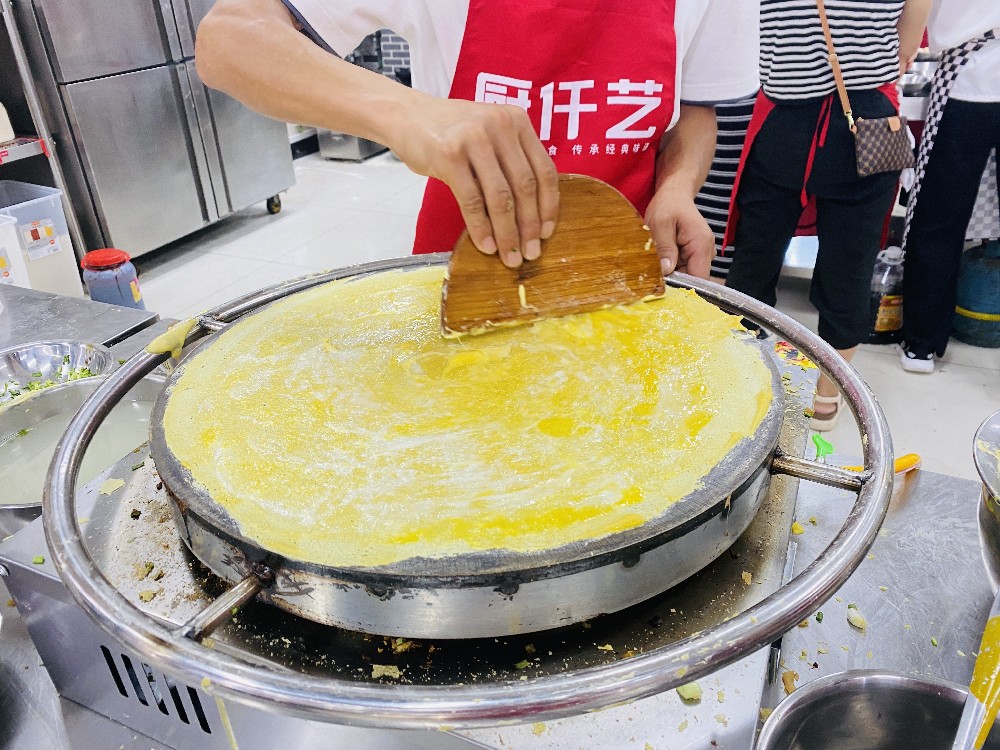 東營(yíng)學(xué)雜糧煎餅去哪里？雜糧煎餅培訓(xùn)多少錢？培訓(xùn)機(jī)構(gòu)怎么選？